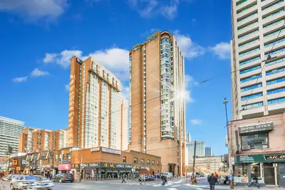 55 Centre Avenue 604, Toronto C01, On M5g 2h5