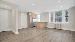 697 Eglinton Avenue W 105, Toronto C03, On M5n 1c6