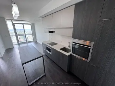 8 Eglinton Avenue E 4706, Toronto C10, On M4p 0c1