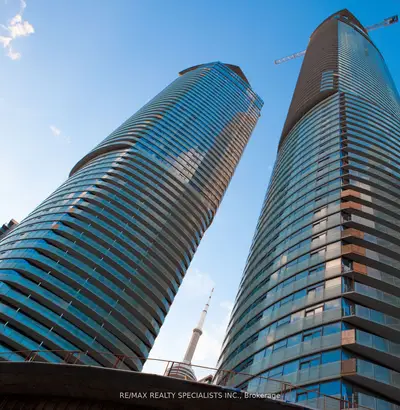 12 York Street 811, Toronto C01, On M5j 2z2