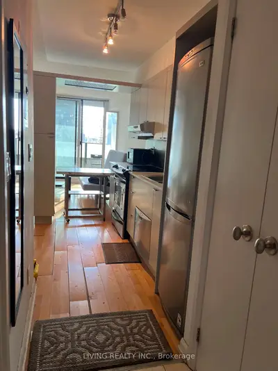 111 Elizabeth Street 823a, Toronto C01, On M5g 1p7