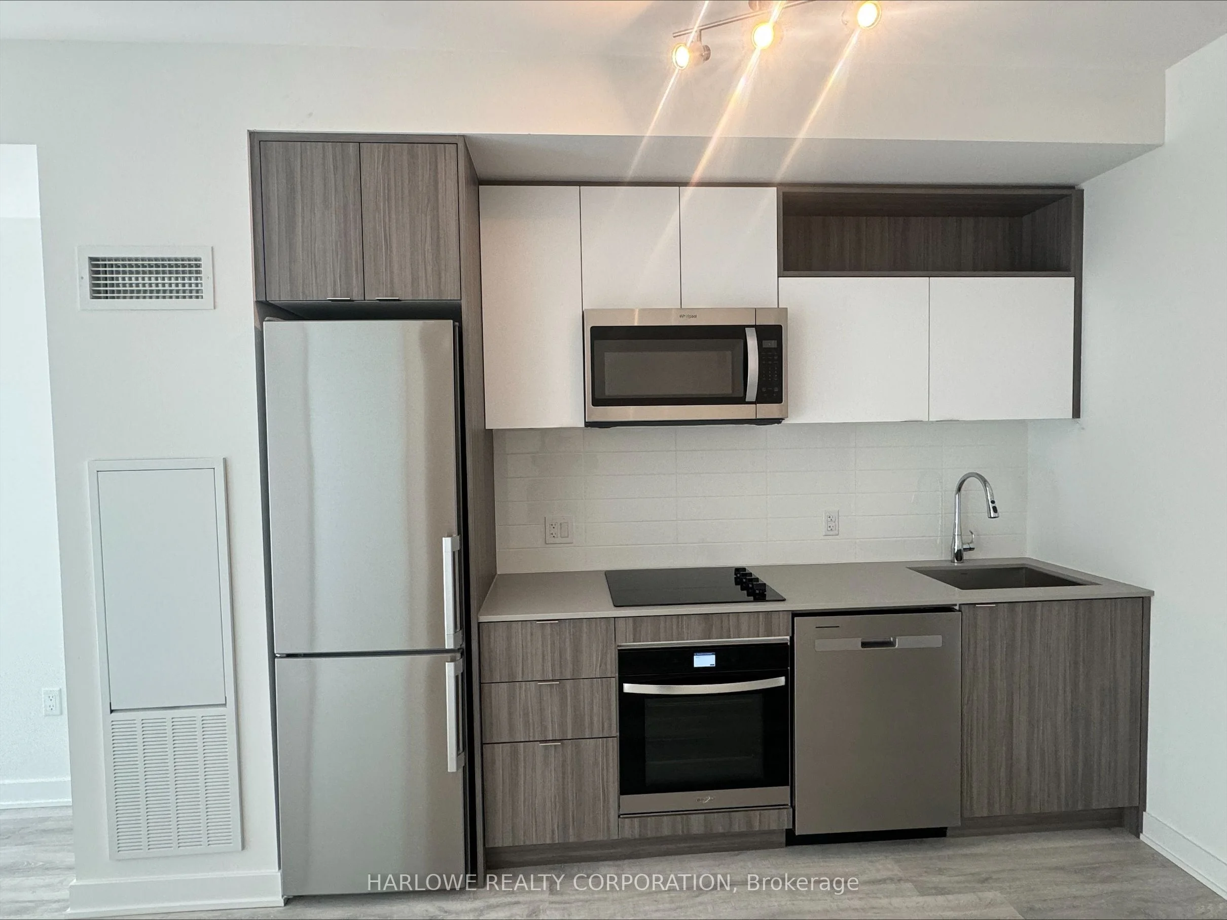 70 Princess Street 2412 E, Toronto C08, ON M5A 0X6