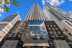35 Balmuto Street 2703, Toronto C01, On M4w 3r1