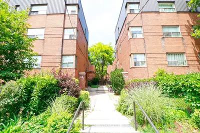 36 Rosecliffe Avenue 12, Toronto C03, On M6e 1k9