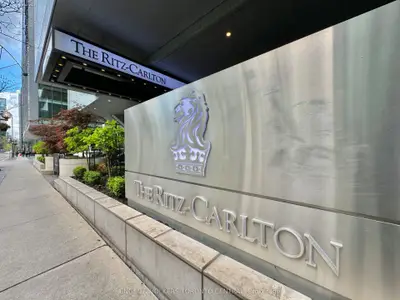 183 Wellington Street W 3404, Toronto C01, On M5v 0a1