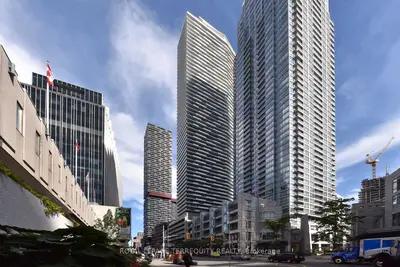 2221 Yonge Street 2109, Toronto C10, On M4s 0b8
