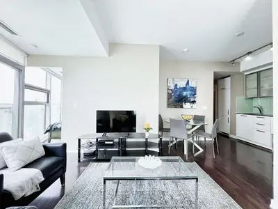 14 York Street 6005, Toronto C01, On M5j 2z2