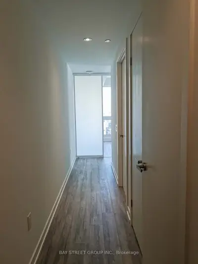 77 Shuter Street 2513, Toronto C08, On M5b 0b8