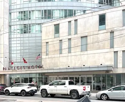 210 Victoria Street 915, Toronto C08, On M5b 2r3