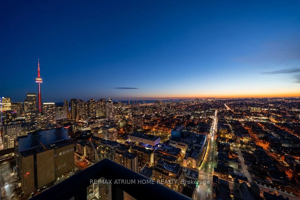 488 University Avenue 4311, Toronto C01, ON M5G 0C1