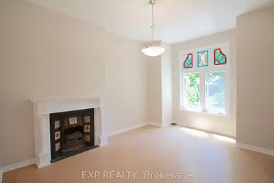 301 Crawford Street Main, Toronto C01, On M6j 2v7