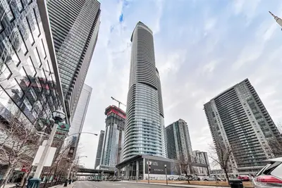 14 York Street 5801, Toronto C01, On M5j 2z2