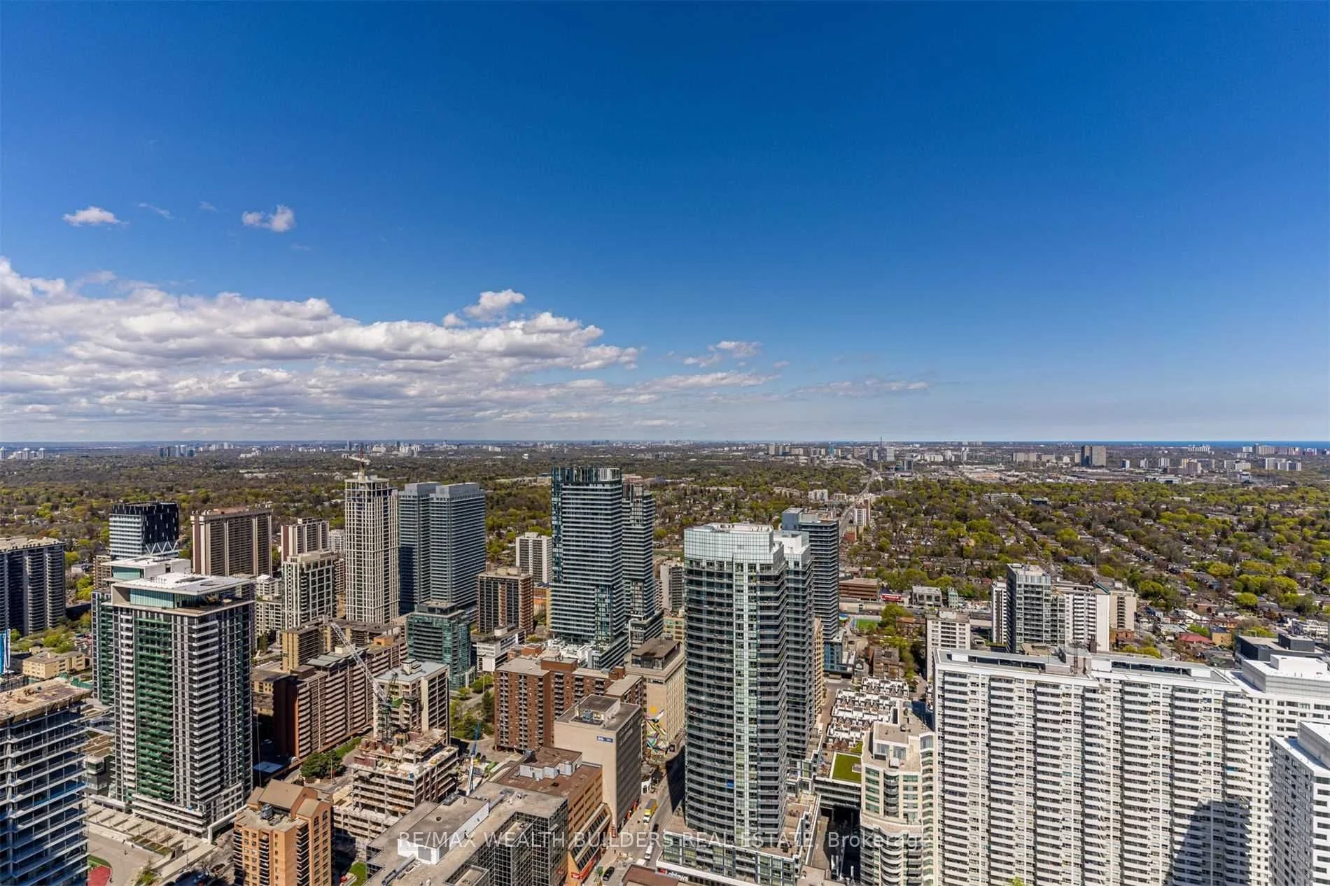 2221 Yonge Street 5003, Toronto C10, ON M4S 2B4