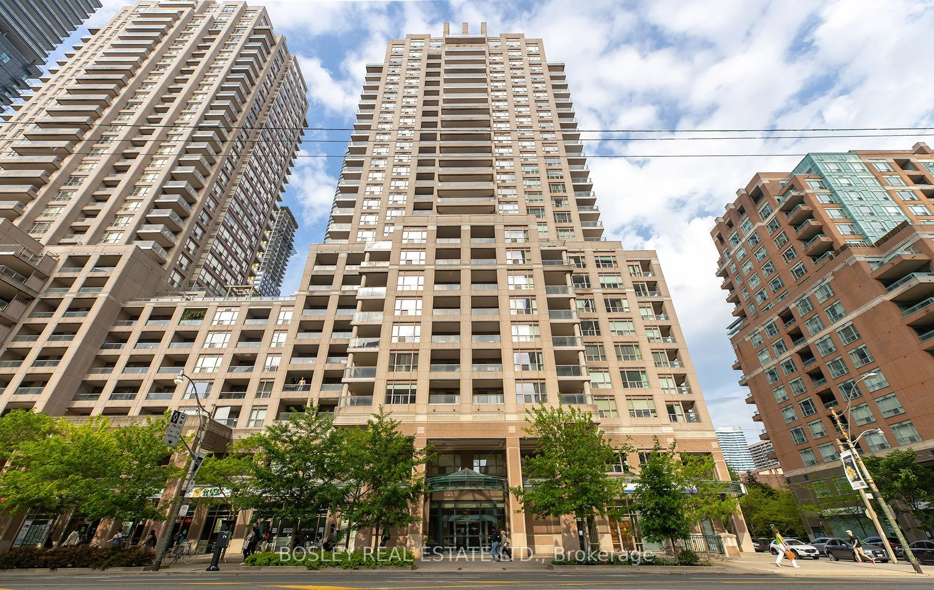 909 Bay Street 2401, Toronto C01, On M5s 3g2
