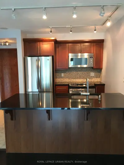 10 Yonge Street 410, Toronto C01, On M5a 1r4