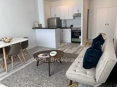 256 Sherbourne Street 204, Toronto C08, On M5a 2s1