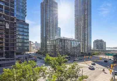 4k Spadina Avenue 301, Toronto C01, On M5v 3y9