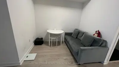 50 Wellesley Street E 2105, Toronto C01, On M4y 1g2