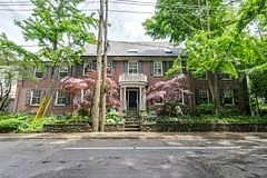 195 Poplar Plains Road 202, Toronto C02, ON M4V 2N3