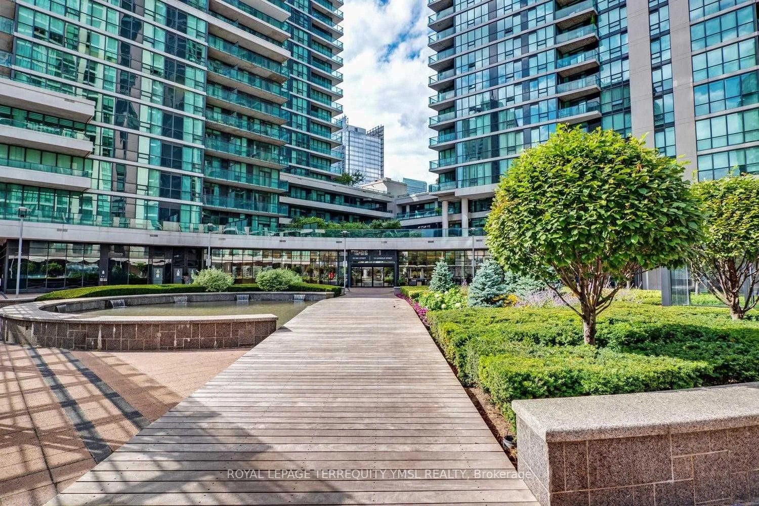 18 Harbour Street 601, Toronto C01, On M5j 2z6