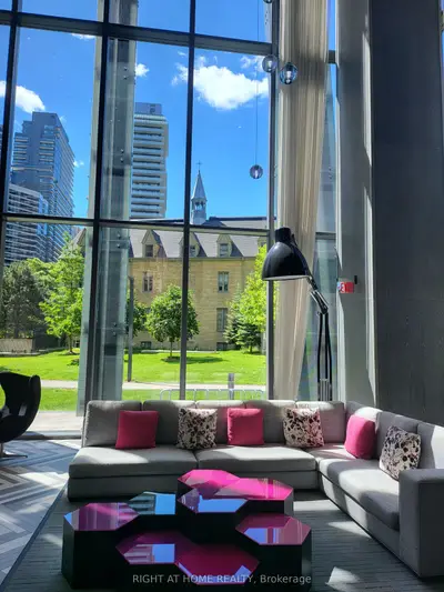 65 St Mary Street 807, Toronto C01, On M5s 0a6