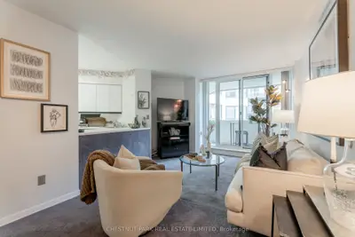 25 Maitland Street 705, Toronto C08, On M4y 2w1