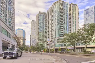33 Bay Street 712, Toronto C01, On M5j 2z3