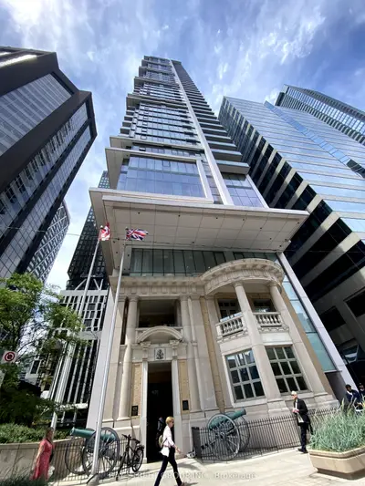 426 University Avenue 2708, Toronto C01, On M5g 1s9