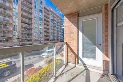 15 Stafford Street 412, Toronto C01, On M5v 3x6