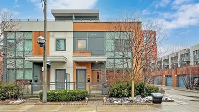 102 Regent Street 18, Toronto C08, On M5a 0a5
