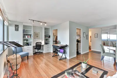 720 Spadina Avenue 1501, Toronto C01, On M5s 2t9