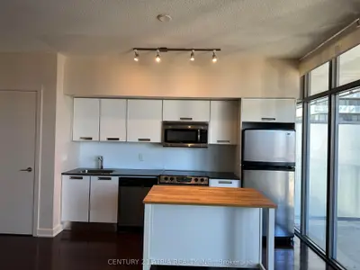 33 Charles Street E 1612, Toronto C08, On M4y 1r9