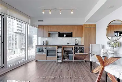 80 Queens Wharf Road 505, Toronto C01, On M5v 0j3