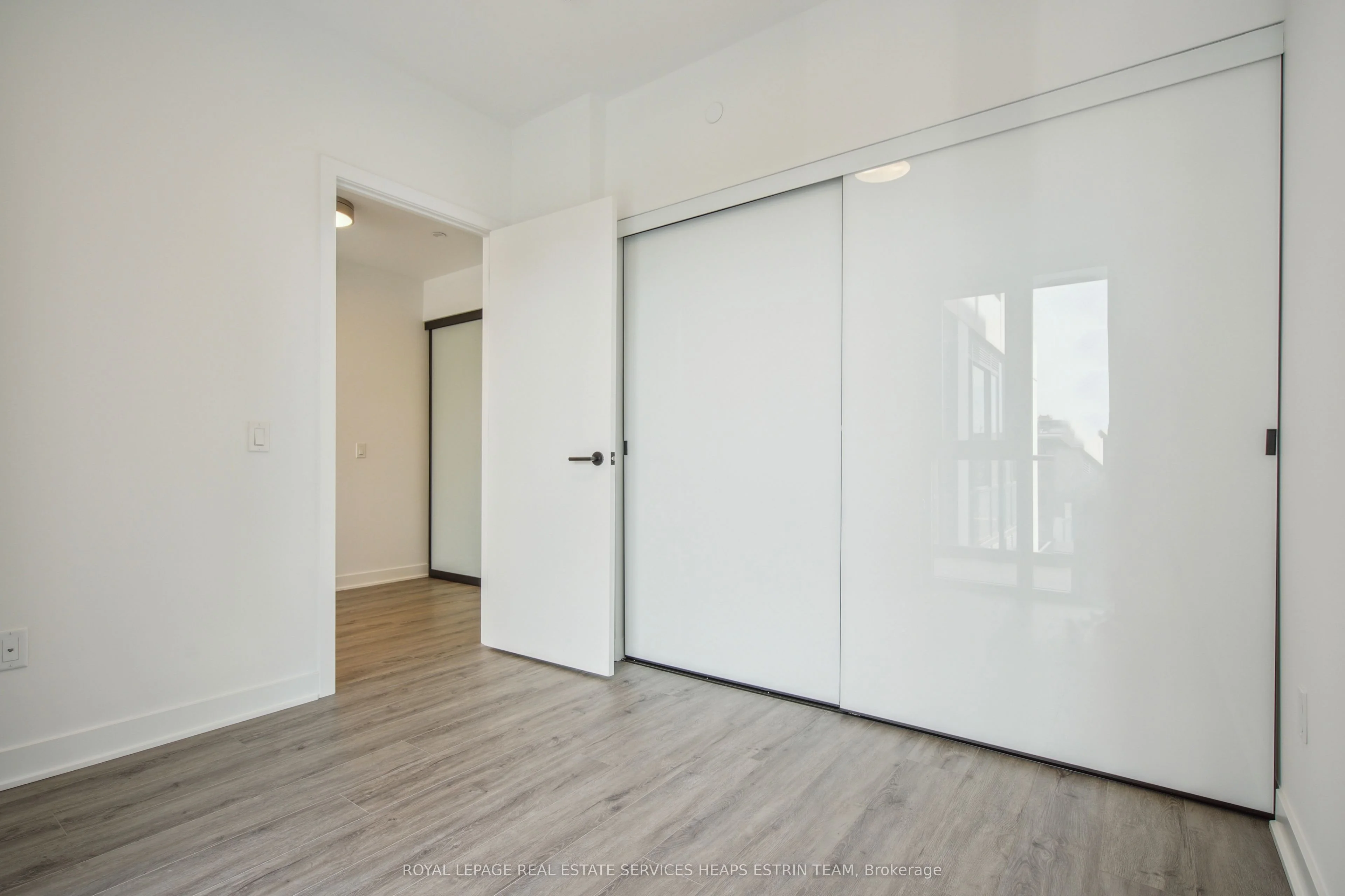 425 Wellington Street W 901, Toronto C01, ON M5V 0V3