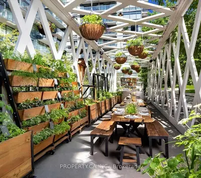 552 Wellington Street 1304, Toronto C01, On M5v 2v5