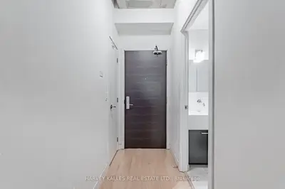 55 Stewart Street 306, Toronto C01, On M5v 2v1