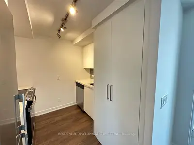 30 Tretti Way 1315, Toronto C06, On M3h 0e3