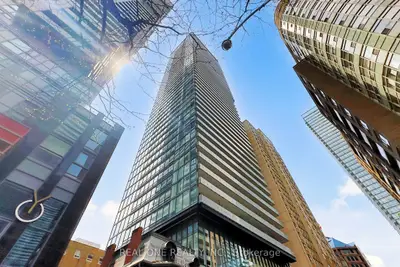 15 Grenville Street 4109, Toronto C01, On M4y 0b9