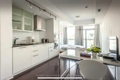 12 York Street 5008, Toronto C01, On M5j 2z2