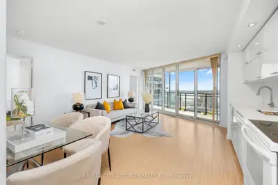 25 Capreol Court 1812, Toronto C01, On M5v 3z7