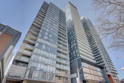 28 Wellesley Street 2306, Toronto C08, On M4y 1g3