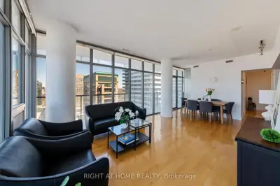 33 Charles Street E 3207, Toronto C08, On M4y 1r9