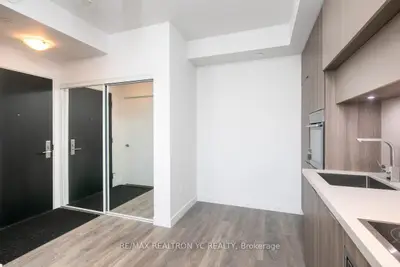 8 Eglinton Avenue E 3307, Toronto C10, On M4p 0c1