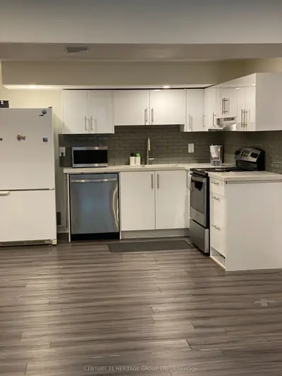 17 Gailong Court Bsmt, Toronto C13, On M3a 1x7