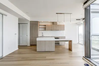 16 Bonnycastle Street 4104, Toronto C08, On M5a 0c9