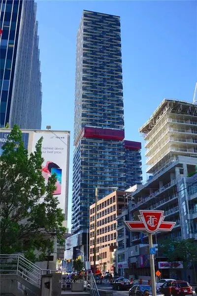 8 Eglinton Avenue E 1909, Toronto C10, On M4p 0c1