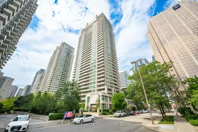 23 Hollywood Avenue W 1011, Toronto C14, On M2n 7l8