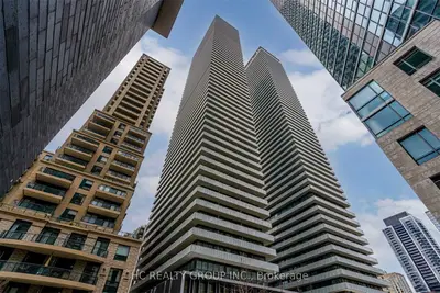 42 Charles Street E 1004, Toronto C08, On M4y 0b7