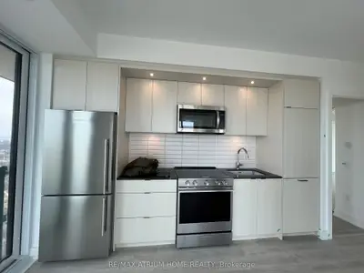 30 Inn On The Park Drive 3904, Toronto C13, On M3c 0p8