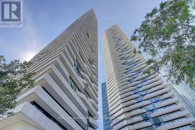 100 Harbour Street 1710, Toronto C01, On M5j 1b7